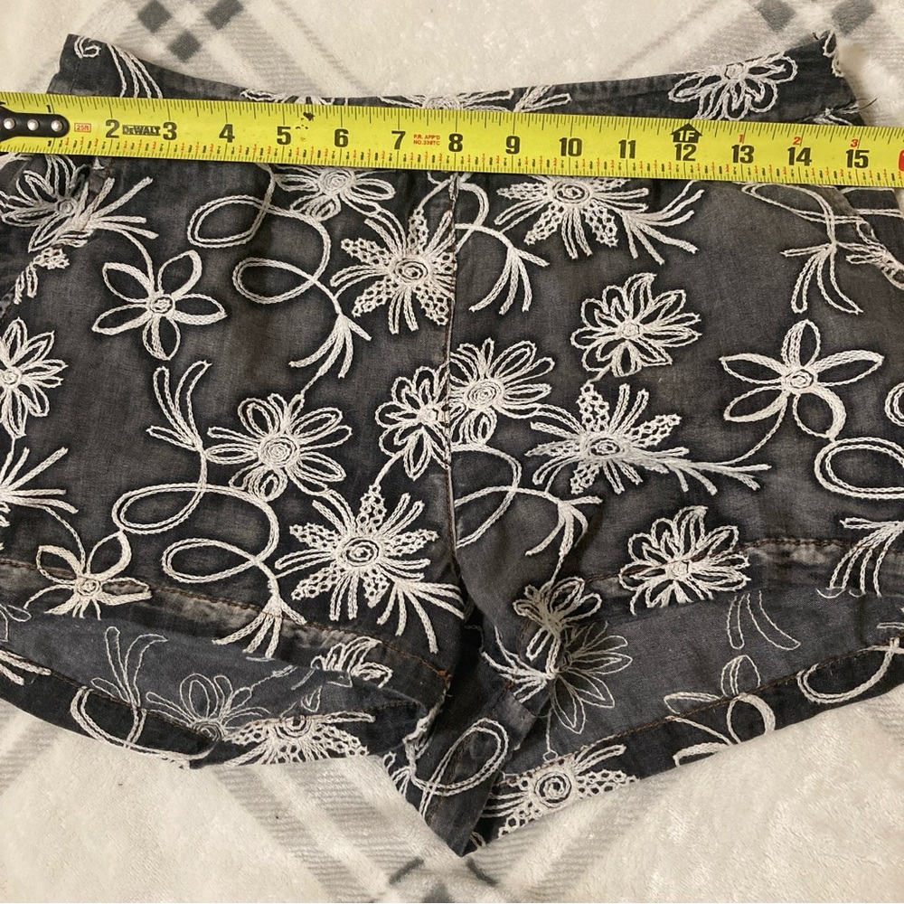 Anthropologie Mur Mur 100% Cotton Gray & White Shorts Sz. S Embroidered floral - Picture 9 of 16